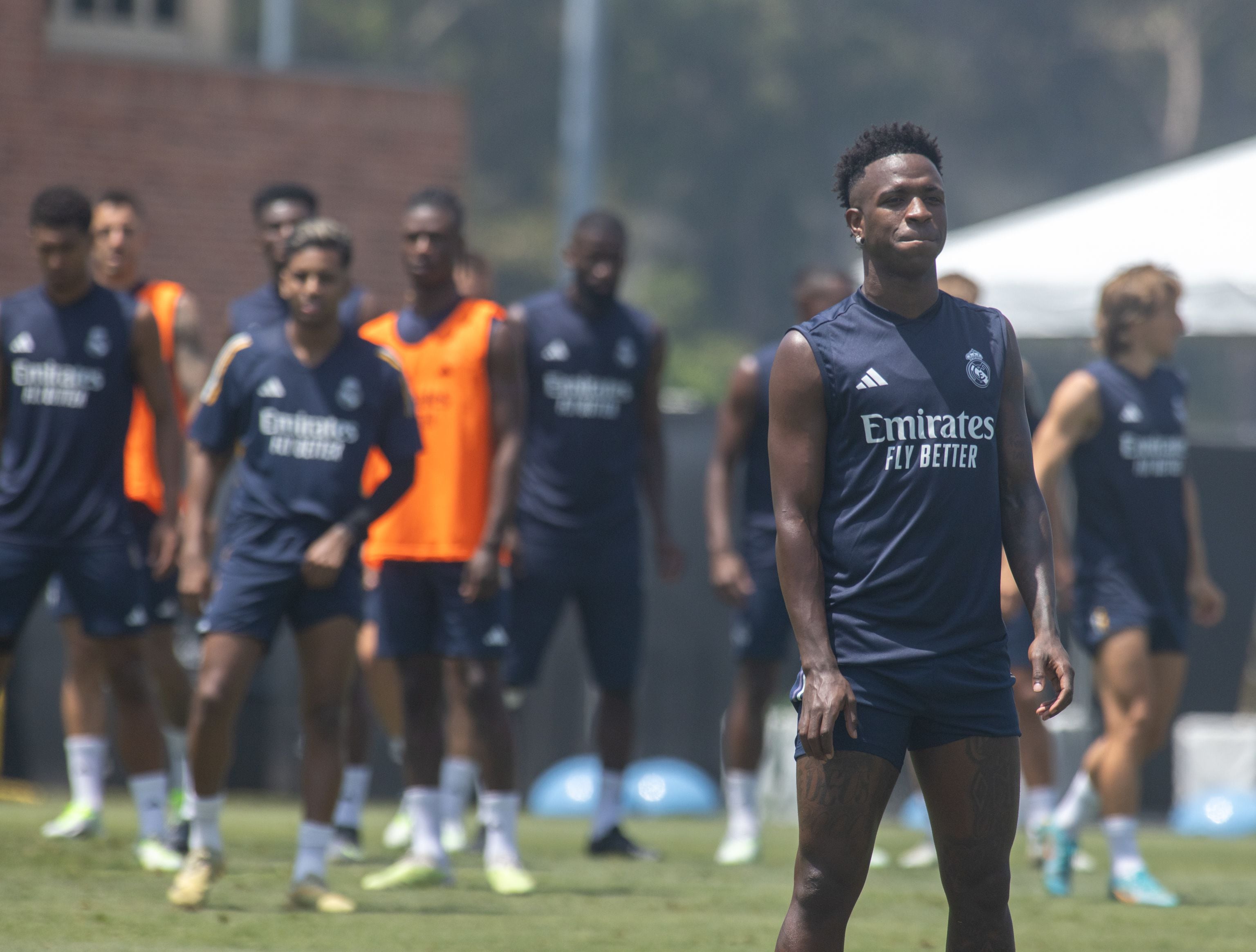 AME4952. LOS ÁNGELES (ESTADOS UNIDOS), 22/07/2023.- Vinicius Jr. del Real Madrid participa en un entrenamiento de pretemporada con el equipo hoy, en las instalaciones de la Universidad de California UCLA, en Los Ángeles (Estados Unidos). EFE/ Phillip Kim