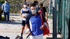 El tenista espa&ntilde;ol Roberto Bautista a su llegada a la urbanizaci&oacute;n Cumbres del Sol de la localidad alicantina de Benitachell en la que ha participado en el &#039;Region of Valencia Tennis Challenge&quot;.