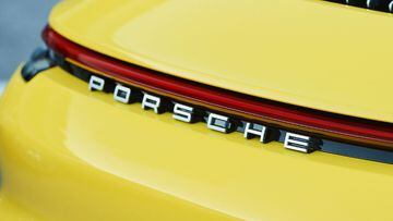 Uno de los autos de la marca Porsche en una sesi&oacute;n de fotos