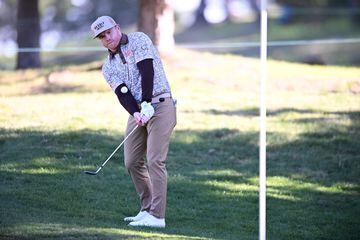 PEBBLE BEACH, CALIFORNIA - FEBRUARY 03: Boxer Canelo Alvarez plays a shot on the third hole during the first round of the AT&T Pebble Beach Pro-Am at Monterey Peninsula Country Club on February 03, 2022 in Pebble Beach, California.   Orlando Ramirez/Getty Images/AFP
== FOR NEWSPAPERS, INTERNET, TELCOS & TELEVISION USE ONLY ==