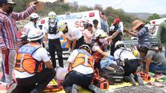 Volcadura de autobús en El Aguacate, Puebla deja un fallecido y 45 heridos