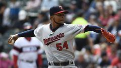CHICAGO, IL - APRIL 09: Ervin Santana #54 of the Minnesota Twins throws against the Chicago White Sox during the first inning on April 9, 2017 at Guaranteed Rate Field in Chicago, Illinois.   David Banks/Getty Images/AFP == FOR NEWSPAPERS, INTERNET, TELCOS &amp; TELEVISION USE ONLY ==
