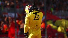 Leclerc celebra su pole en Monza.