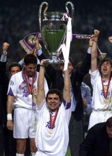 Manolo Sanchis | Real Madrid: Titular y capitán de los 'merengues'. Entre 1983 y el 2001 fue emblema del cuadro que lo formó. Ganó ocho Ligas, dos Copas del Rey, cinco Supercopas, una Copa Intercontinental, dos Champions League y dos Copas UEFA.