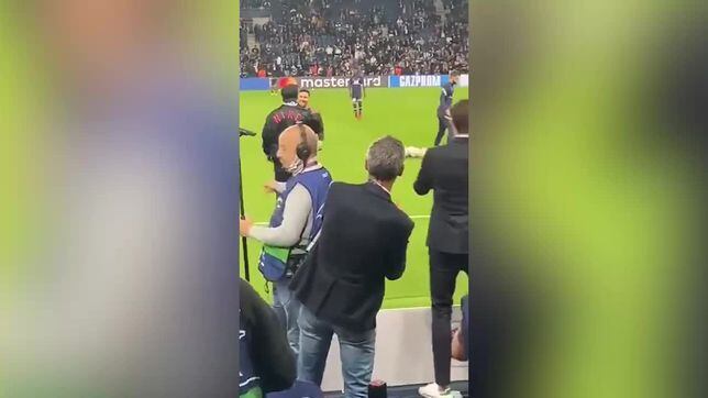 La reacción de Messi al ver Ronaldinho en el estadio del PSG: ¡emotivo reencuentro!