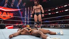 Drew McIntyre ataca a Big E en Raw.