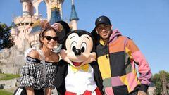 Neymar festeja el aniversario de Mickey en Disneyland Paris