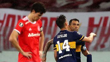PORTO ALEGRE, BRAZIL - DECEMBER 02: Carlos Tevez of Boca Juniors celebrates with teammates after scoring the first goal of his team during a round of sixteen first leg match between Internacional and Boca Juniors as part of Copa Conmebol Libertadores 2020 at Beira-Rio Stadium on December 02, 2020 in Porto Alegre, Brazil. (Photo by Diego Vara-Pool/Getty Images)