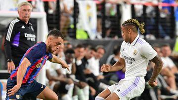 Real Madrid coach Carlo Ancelotti watches as Sergino Dest of Barcelona vies for the ball with Mariano Diaz of Real Madrid during the international friendly football match between Barcelona and Real Madrid at Allegiant Stadium in Las Vegas, Nevada, on July 23, 2022. (Photo by Frederic J. BROWN / AFP)