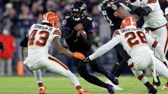 A pesar de que Lamar Jackson lanz&oacute; cuatro intercepciones, los Ravens superaron a los Browns y gracias los Patriots son el sembrado uno de la AFC.