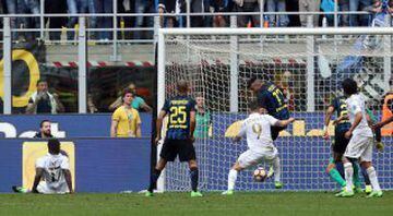 El defensa colombiano terminó siendo la gran figura del partido tras su enorme gol al minuto 96, en el clásico Milan vs. Inter que dejó un empate 2-2.