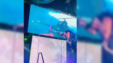 “No me dejes caer jamás”, RBD: imitador de Anahí sufre aparatosa caída en show en vivo