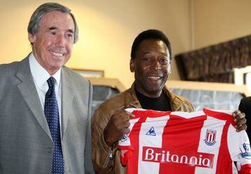 Gordon Banks and Pelé at a charity match in 2008