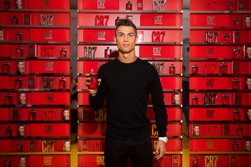 Cristiano Ronaldo celebra el lanzamiento de CR7 