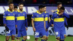 Boca Juniors' players leave the field at the end of the first half during the Argentine Professional Football League Tournament 2022 match against Talleres de Cordoba at La Bombonera stadium in Buenos Aires, on July 16, 2022. (Photo by ALEJANDRO PAGNI / AFP)