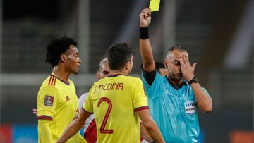 Brazilian referee Wilton Pereira Sampaio shows the yellow card to Colombia&#039;s John Medina as he conducts the South American qualification football match for the FIFA World Cup Qatar 2022 between Peru and Colombia at the National Stadium in Lima on Jun