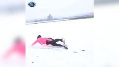 El planchazo de Dani Alves en la nieve y las risas de Neymar