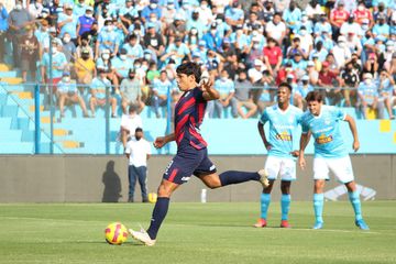 Roberto Ovelar lleva 5 goles en 7 partidos disputados con el Municipal. (Foto: De Chalaca)