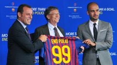 The US philanthropist during a Unicef initiative at Camp Nou with former president Sandro Rosell (L) and Pep Guardiola.