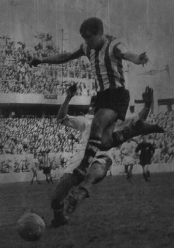 Su debut en la Primera División fue el 23 de septiembre de 1962, en el partido ante el Málaga que perdió el Athletic 2-0.