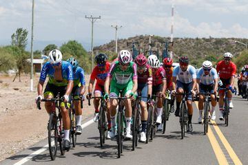 Imágenes de la segunda etapa de la carrera argentina. Recorrido de 206,9 kilómetros entre Villa San Agustín y San José de Jáchal.