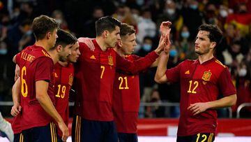 Los internacionales espa&ntilde;oles celebran uno de los goles de Morata.