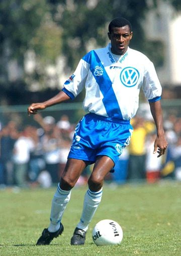 Jugó en América, Venados y Puebla de 1994 a 1999.