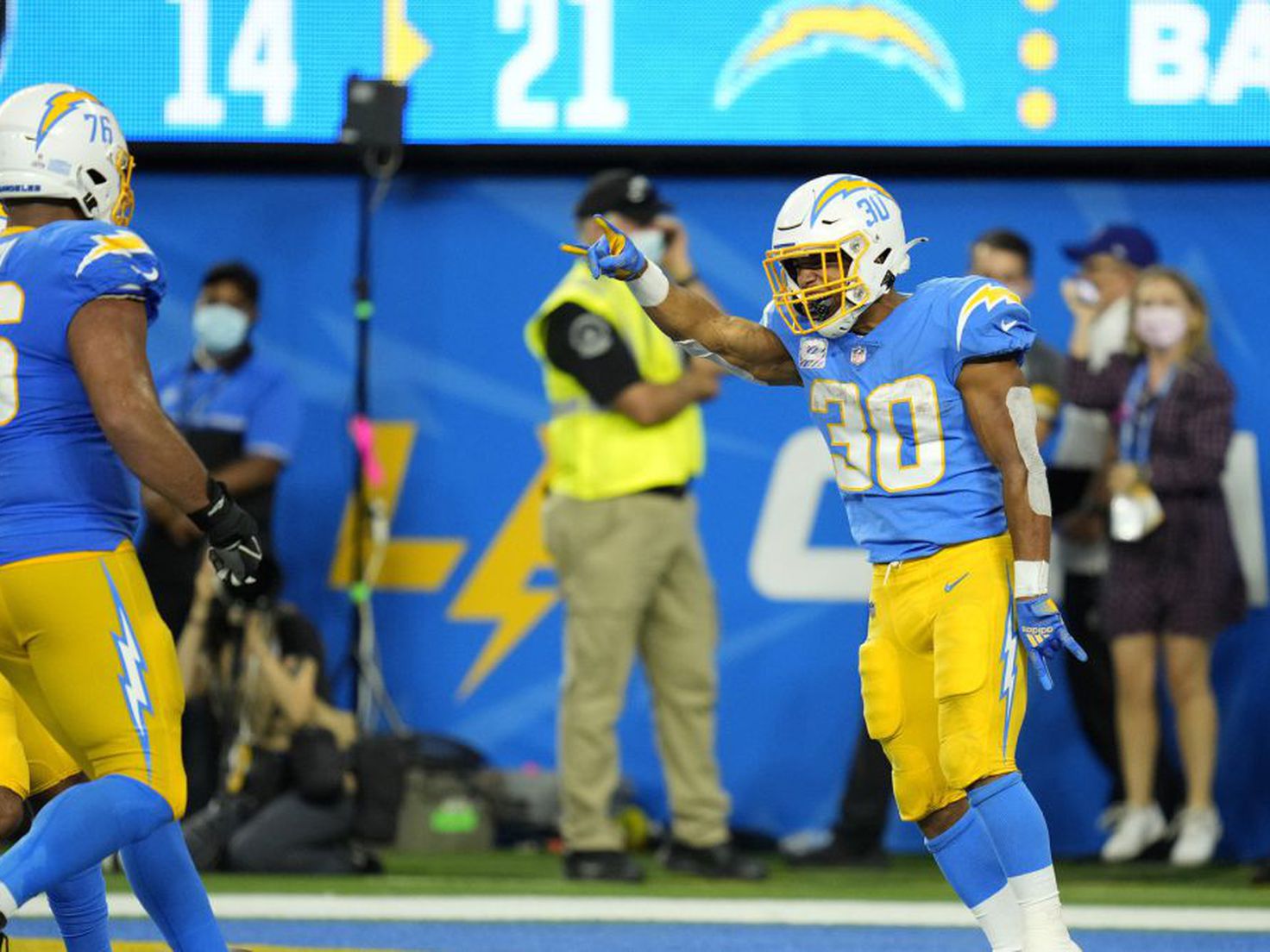 Chargers Beat Raiders, 28-14, in Week 4 of 2021 Season