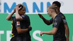 Jugadores del Borussia Dortmund celebran uno de los goles contra el F&uuml;rth en la Bundesliga.
