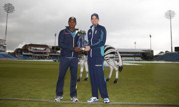 England's Alastair Cook (right) and Sri Lanka's Angelo Mathews pose ahead of the first Test.