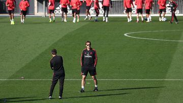 Julen Lopetegui junto con su ayudante  en el entrenamiento del Real Madrid.