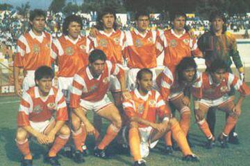 Leonardo Canales (arriba, a la derecha) | Portero que jugó dos años en Cobreloa, pero que quedó en la historia por el título de 1992.