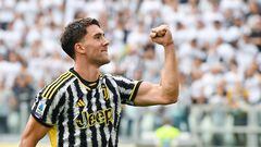 Turin (Italy), 16/09/2023.- Juventus' Dusan Vlahovic jubilates after scoring the 3-1 lead during the Italian Serie A soccer match Juventus FC vs SS Lazio at the Allianz Stadium in Turin, Italy, 16 September 2023. (Italia) EFE/EPA/ALESSANDRO DI MARCO
