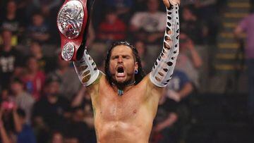Jeff Hardy celebra una victoria en la WWE.