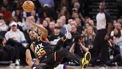 Kevin Durant #35 of the Phoenix Suns collides with Malik Monk #0 of the Sacramento Kings during the first half of the NBA game at Footprint Center on January 16, 2024 in Phoenix, Arizona.