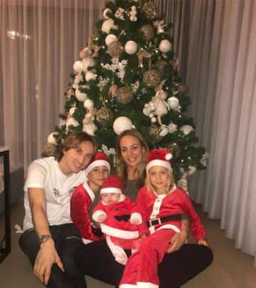 Luka Modric con su mujer y sus tres hijos en las Navidades de 2017.