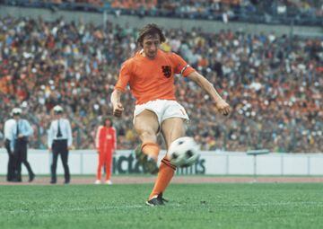 El conjunto neerlandés desplegó un juego que pasaría a la posteridad como 'Fútbol Total' y que giraba en torno a la figura de Johan Cruyff. Esta selección sería recordada como la 'Naranja Mecánica', siendo considerada uno de los equipos más grandes de la historia del fútbol.