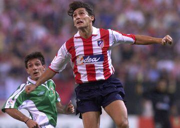 Nacido en Francia, Armando llegó a disputar dos partidos con la Selección española. Antes del Atlético, hizo carrera en el Oviedo, Deportivo y Mallorca. Otro de la lista de jugadores que llegaron desde la isla junto a Luis Aragonés. Participó en 34 partidos en el lateral derecho. Jugaría una temporada más en el Atlético.