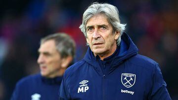 LONDON, ENGLAND - DECEMBER 26: Manuel Pellegrini, Manager of West Ham United looks on prior to the Premier League match between Crystal Palace and West Ham United at Selhurst Park on December 26, 2019 in London, United Kingdom. (Photo by Jordan Mansfield/Getty Images)