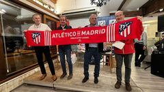 Marcelino, con miembros de la directiva de la Peña Atlética Lucense en la celebración del 44º aniversario.
