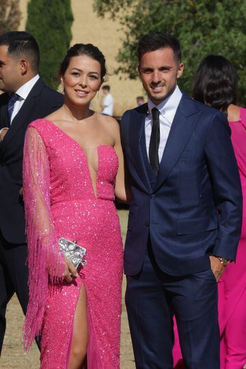 Pablo Sarabia y su novia en la boda de Dani Carvajal y Daphne Cañizares.
