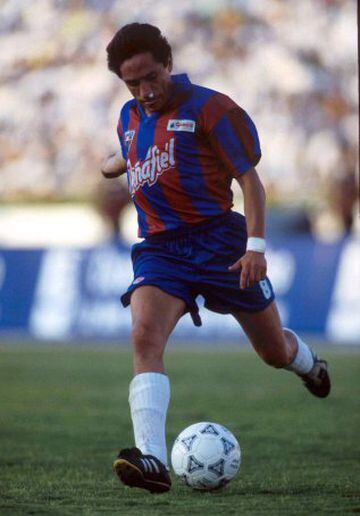 Después de intentar triunfar en Portugal, con el Sporting de Lisboa, y España, con el Sporting de Gijón, Negrete regresó a México para coronarse Campeón de Concacaf con Pumas en 1989 y Campeón de Liga con Atlante en 1993.