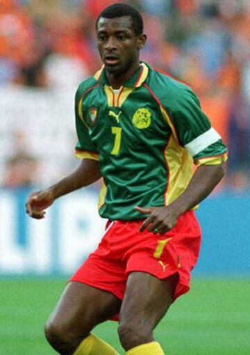 Francois Omam-Biyik llegó a Francia 1998 como un viejo crack. Ante la Roja fue el capitán de Camerún.