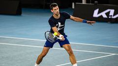 Novak Djokovic of Serbia in action during a practice session ahead of the Australian Open at Melbourne Park in Melbourne, Friday, January 14, 2022. (AAP Image/Diego Fedele) NO ARCHIVING AAPIMAGE / DPA 14/01/2022 ONLY FOR USE IN SPAIN
