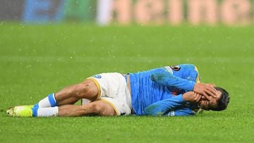 Hirving Lozano stretchered off in Napoli’s Europa League match