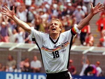 Jürgen Klinsmann es uno de los delanteros más letales de los mundiales con 11 goles en tres ediciones, incluida la de Italia 90, donde fue campeón con Alemania, logro que no consiguió repetir en Estados Unidos 94 y Francia 98. 
