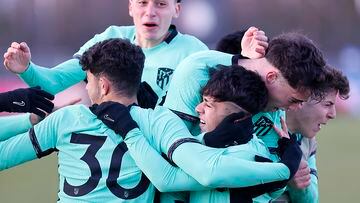 Los jugadores del Atlético celebran el gol de Iker Luque en Youth League.