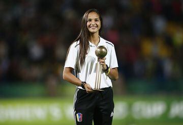 Reina del fútbol venezolano, disputó su primer Mundial con 14. Con 17  brilló en el de Jordania y con 18 años es la finalista más joven al 'The Best' y la primera en optar al Puskas el mismo año.
