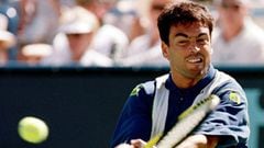 El tenista espa&ntilde;ol Sergio Bruguera, durante su partido ante el estadounidense Andre Agassi, en el torneo de Indian Wells de 1998.