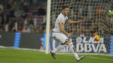 Lucas P&eacute;rez, tras marcar en el Camp Nou en diciembre de 2015 el primer gol de un Deportivo que terminar&iacute;a empatando (2-2).  